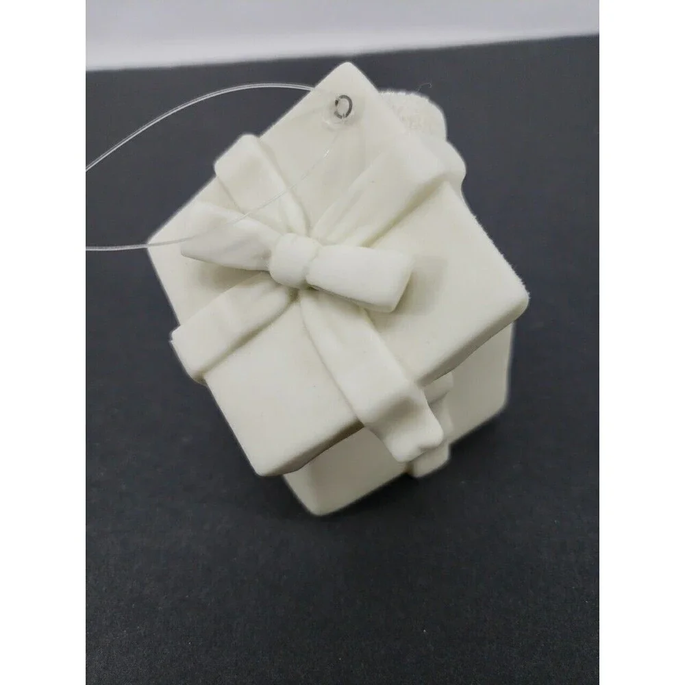 Dept 56 Snowbabies Surprise Vintage Bisque Christmas Gift Baby Ornament Classic